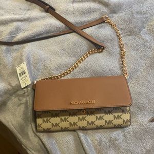 Michael kors wallet crossbody